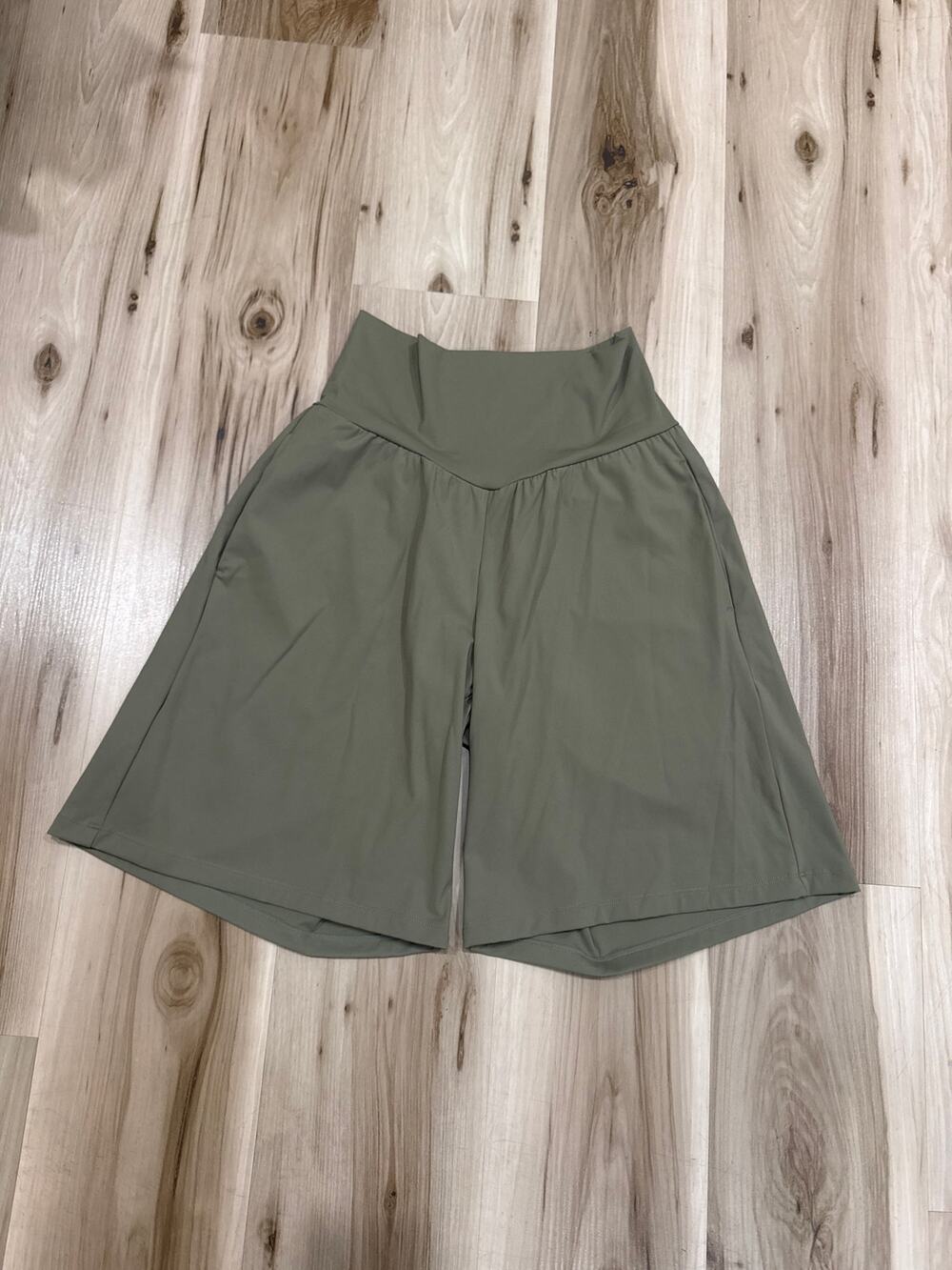 SoftlyZero Airy High Waisted InstantCool Yoga Bermuda Shorts Withered Green Sz M